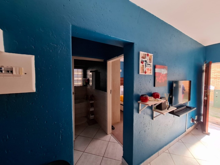 To Let 2 Bedroom Property for Rent in Waterval East North West